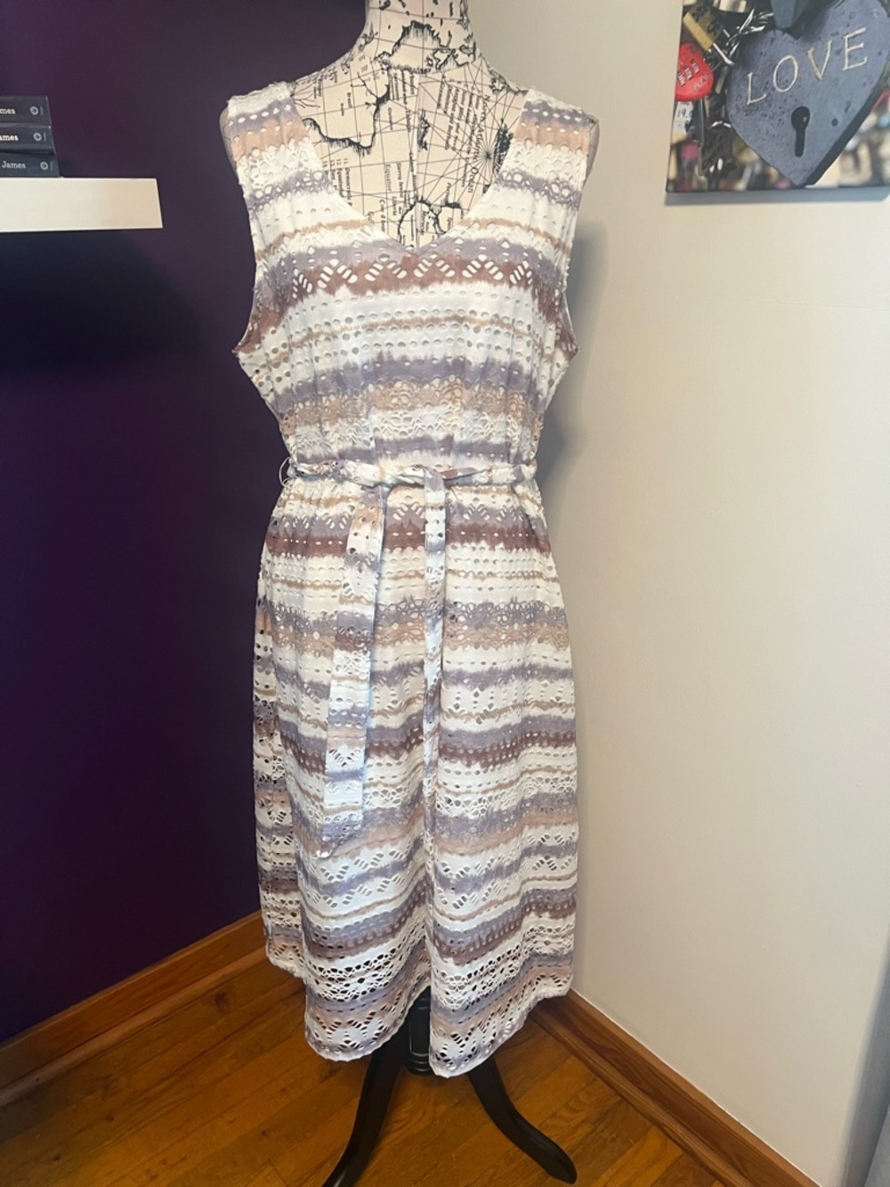 Cloth and Portrait Sleeveless Dress